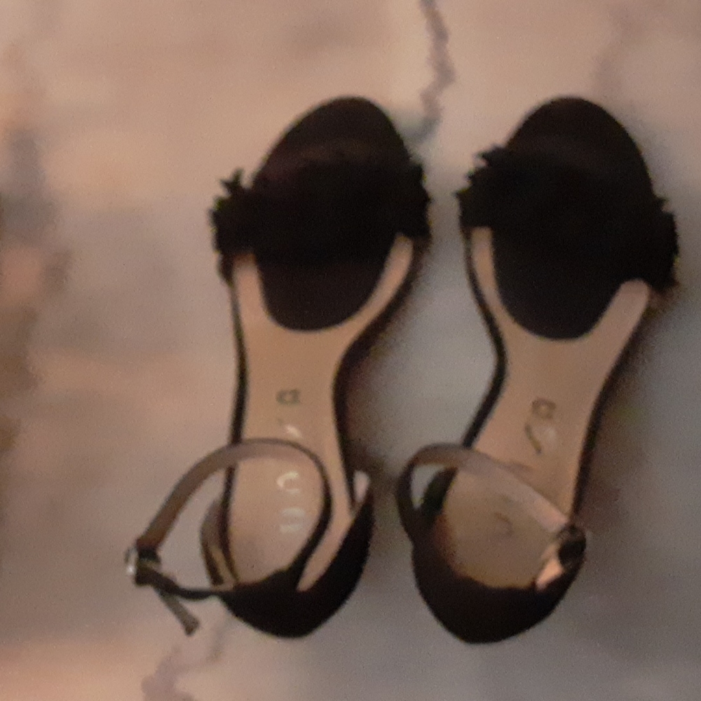Unisa sz 7 suede peep toe rosets ankle strap 3 inch heel - Picture 2 of 6